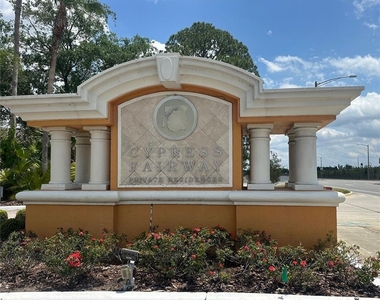 5451 Vineland Road - Photo Thumbnail 8