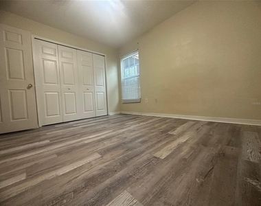 5451 Vineland Road - Photo Thumbnail 4