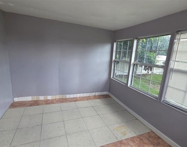 913 Cambridge Court - Photo Thumbnail 18