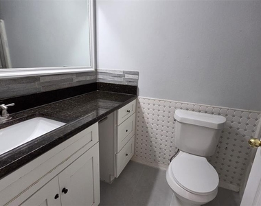 913 Cambridge Court - Photo Thumbnail 14