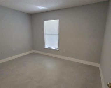 913 Cambridge Court - Photo Thumbnail 13