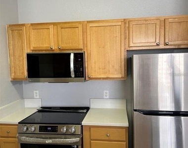 9053 Lee Vista Boulevard - Photo Thumbnail 3