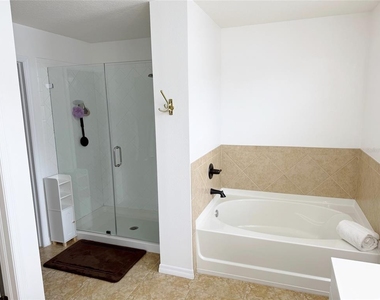 12236 Fairlawn Drive - Photo Thumbnail 11