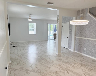 12236 Fairlawn Drive - Photo Thumbnail 9