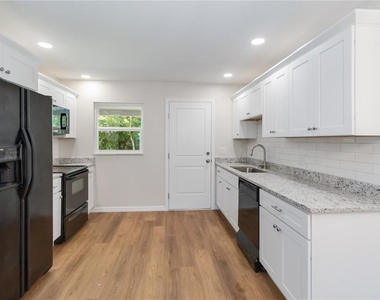 217 Montana Avenue - Photo Thumbnail 13