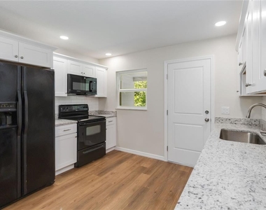 217 Montana Avenue - Photo Thumbnail 12