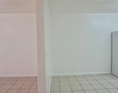 2567 Elm Avenue - Photo Thumbnail 4