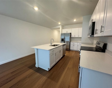 3784 Ne 32nd Court - Photo Thumbnail 9