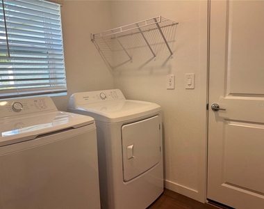 3784 Ne 32nd Court - Photo Thumbnail 15