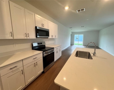 3784 Ne 32nd Court - Photo Thumbnail 7