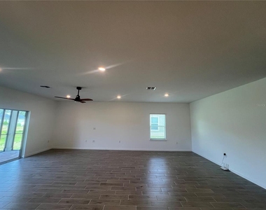 4510 Nw 14th Loop - Photo Thumbnail 3