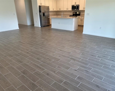 4510 Nw 14th Loop - Photo Thumbnail 4