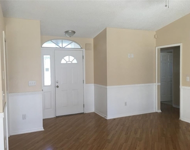 119 Grant Circle - Photo Thumbnail 2