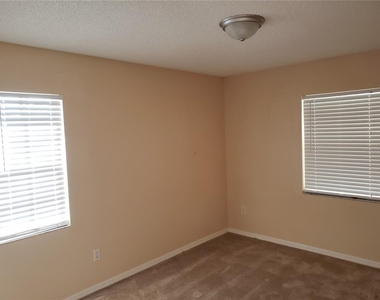 119 Grant Circle - Photo Thumbnail 16
