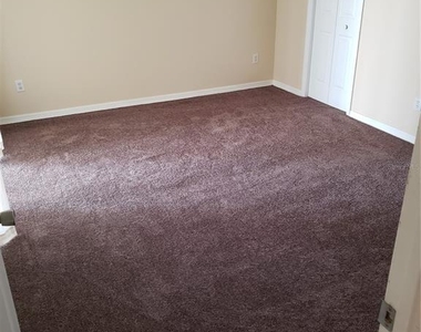 119 Grant Circle - Photo Thumbnail 17