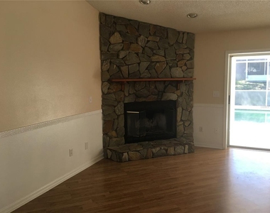 119 Grant Circle - Photo Thumbnail 6