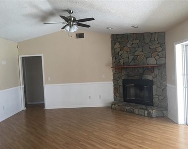 119 Grant Circle - Photo Thumbnail 4