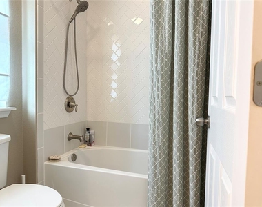 15824 Marina Bay Drive - Photo Thumbnail 12