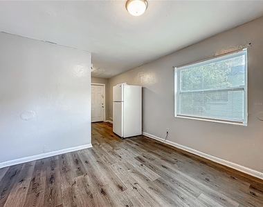 1546 Ella Street - Photo Thumbnail 2
