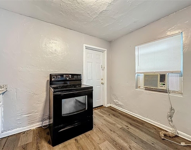 1546 Ella Street - Photo Thumbnail 7