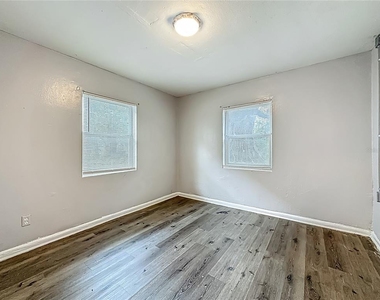 1546 Ella Street - Photo Thumbnail 14