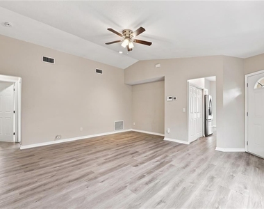 9910 Dean Cove Lane - Photo Thumbnail 6