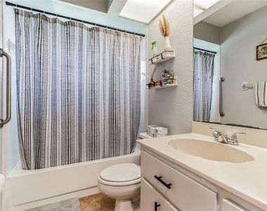 100 Lambert Street - Photo Thumbnail 16