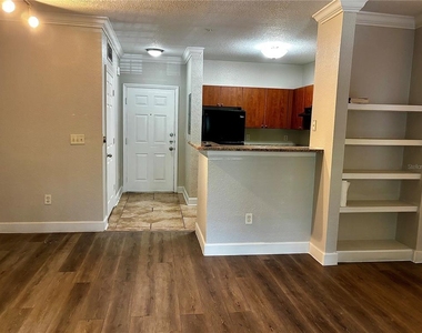 304 E South Street - Photo Thumbnail 4