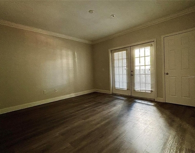 304 E South Street - Photo Thumbnail 9