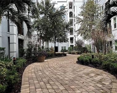 304 E South Street - Photo Thumbnail 8
