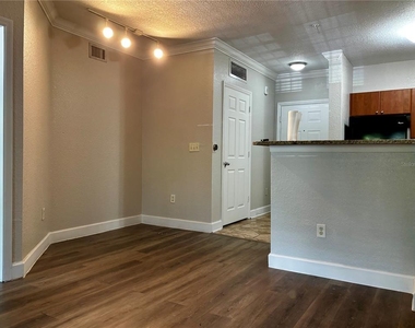 304 E South Street - Photo Thumbnail 3