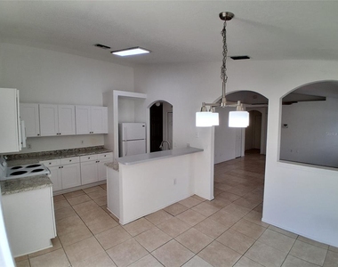 2835 Palm Isle Way - Photo Thumbnail 3