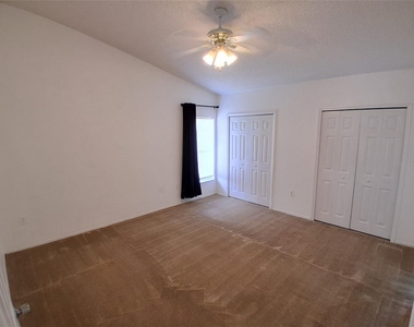 2835 Palm Isle Way - Photo Thumbnail 19