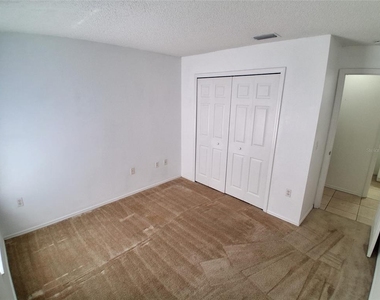 2835 Palm Isle Way - Photo Thumbnail 14