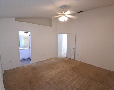 2835 Palm Isle Way - Photo Thumbnail 18