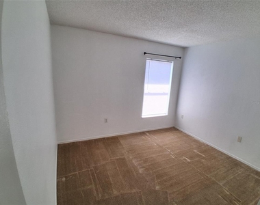 2835 Palm Isle Way - Photo Thumbnail 15