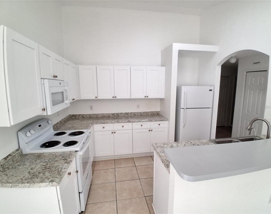 2835 Palm Isle Way - Photo Thumbnail 5