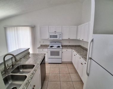 2835 Palm Isle Way - Photo Thumbnail 6