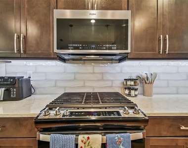 1845 Island Village Way - Photo Thumbnail 12