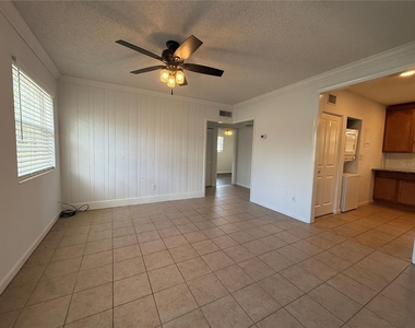 640 Robinhood Drive - Photo Thumbnail 2