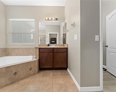 14537 San Lorenzo Drive N - Photo Thumbnail 16