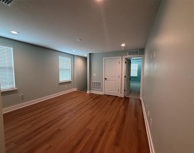2567 Long Pine Avenue - Photo Thumbnail 2