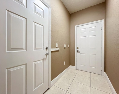 2586 Grand Central Parkway - Photo Thumbnail 3