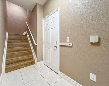 2586 Grand Central Parkway - Photo Thumbnail 4