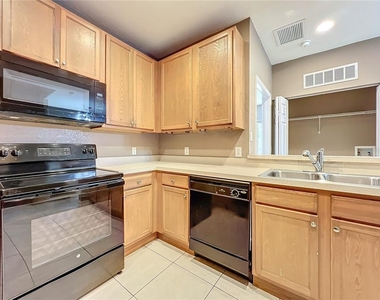 2586 Grand Central Parkway - Photo Thumbnail 14