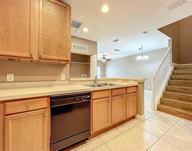 2586 Grand Central Parkway - Photo Thumbnail 16