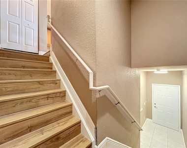 2586 Grand Central Parkway - Photo Thumbnail 5