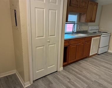 2621 Island Oaks W - Photo Thumbnail 1