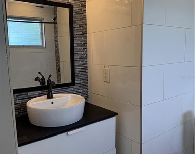 3003 Venice Way - Photo Thumbnail 8