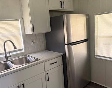 816 Beechwood Avenue - Photo Thumbnail 5